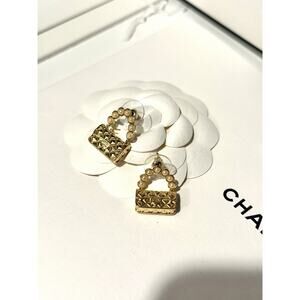 Logo icon bag classic flap shaped earrings